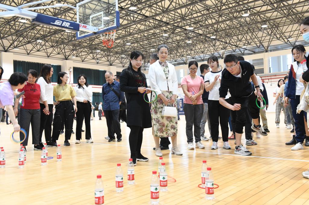 说明: https://www.glnc.edu.cn/__local/1/F9/EC/15D64FF8DDC976B4E9AFE012244_982146CE_25B82.jpg
