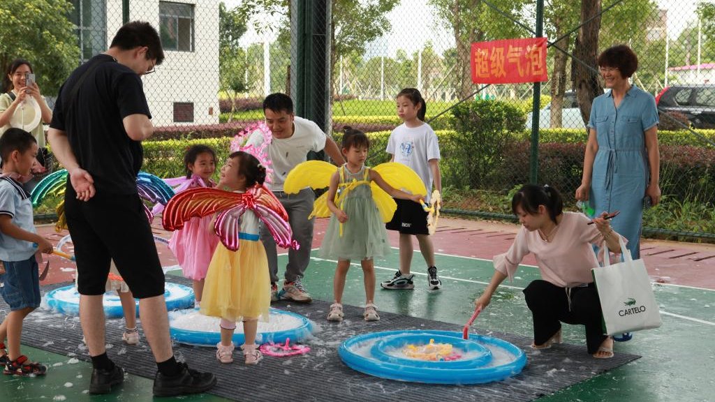 说明: https://www.glnc.edu.cn/__local/2/A5/A1/9AFDC924CF8EA49763743997DEE_39343D0B_2AE08.jpg
