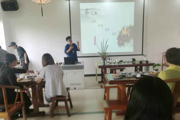 说明: 我校女工委举办茶文化知识讲座
