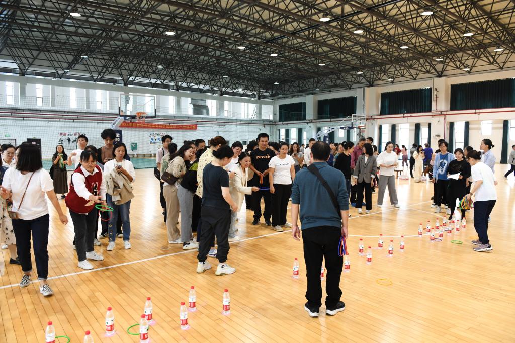 说明: https://www.glnc.edu.cn/__local/7/A3/32/A108187E8272F8A57274D21A9F1_DD539401_25FC4.jpg